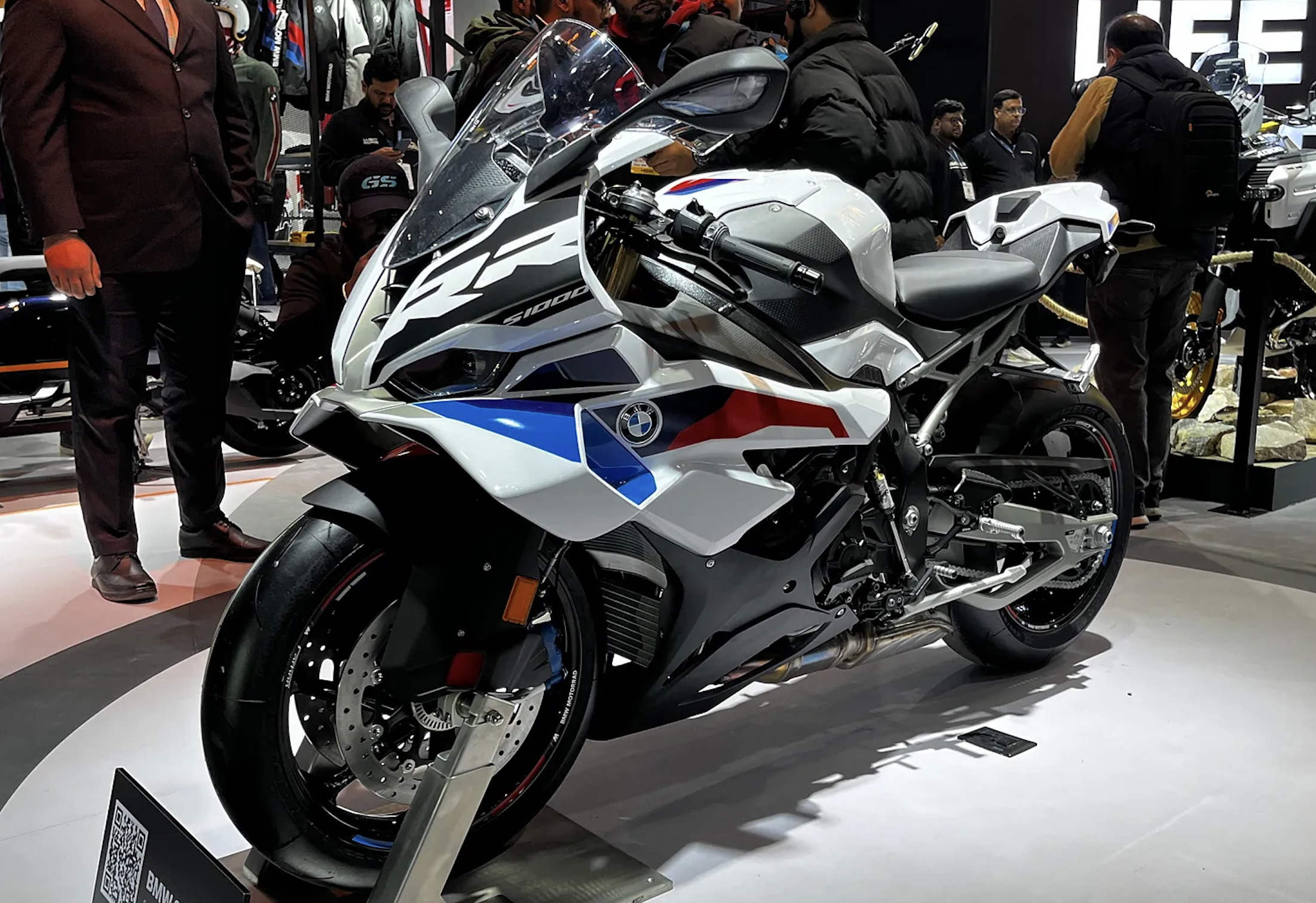 BMW S1000RR pic 3